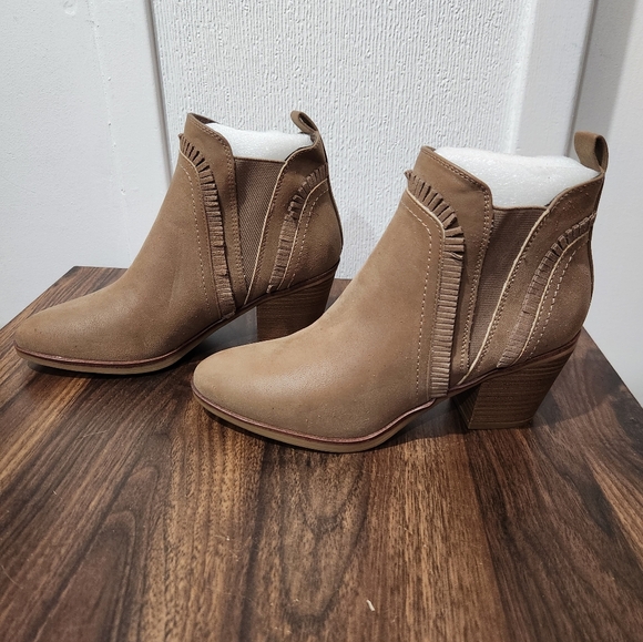 Mia Brown Fringe Boots - Picture 1 of 5